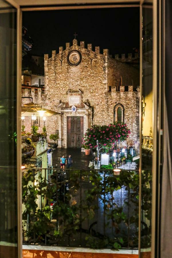 タオルミーナTaomau - Duomo Squareアパートメント エクステリア 写真
